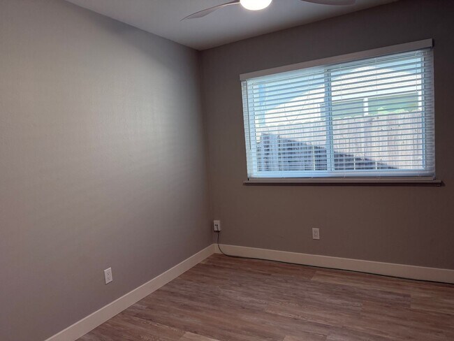 Building Photo - Absolutely gorgeous 3 bedroom 2 bath house