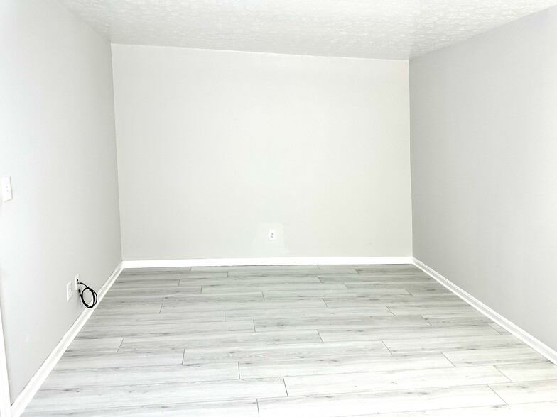 Building Photo - 124 S Sherrin Ave