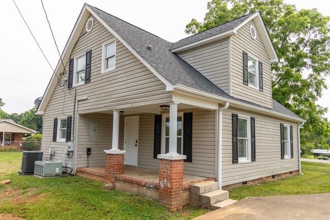 Building Photo - 4085 Beach Rd