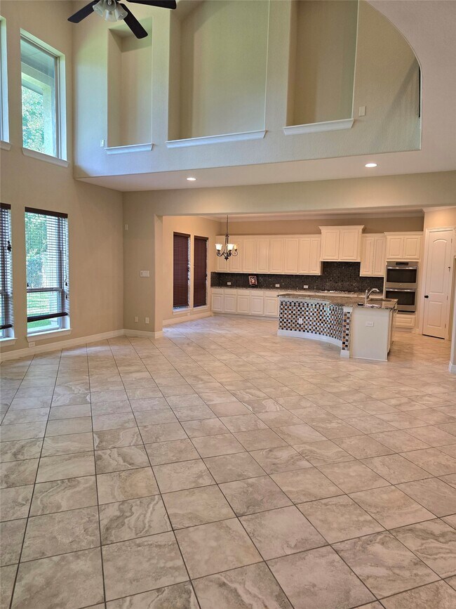 Building Photo - 10 Val Delsa Ct