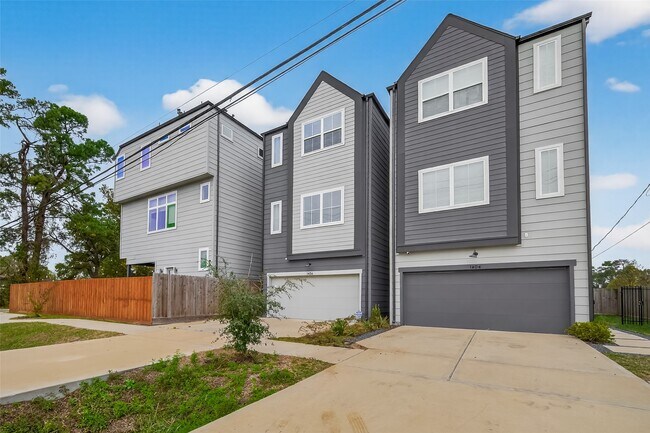 Building Photo - 1406 Mansfield St