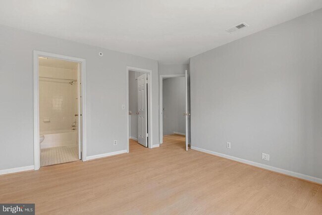 Building Photo - 5705 Chapman Mill Dr