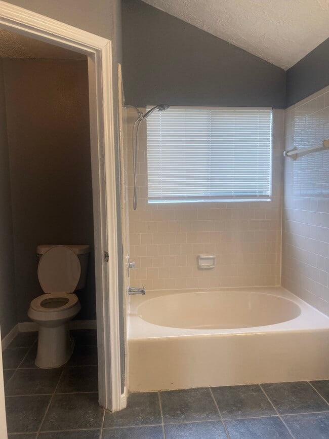 Building Photo - 4238 Field Meadow Dr
