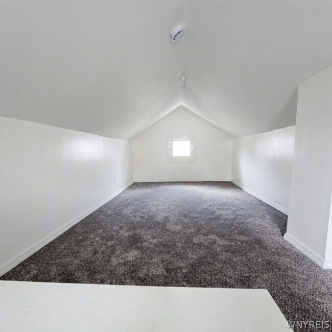 Building Photo - 75 W Hazeltine Ave