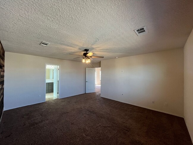 Building Photo - Roomy 3 Bedroom 2 Bathroom Home In Los Lunas!