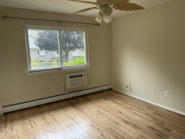 Building Photo - 333 Vincelette St