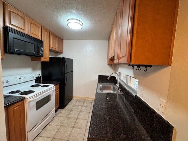 Building Photo - Beautiful upper level 1 bedroom, 1 bath unit in Station West