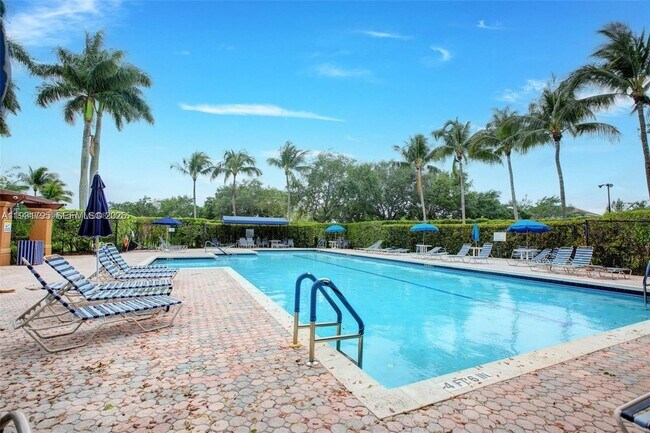 Building Photo - 1525 Estancia Cir