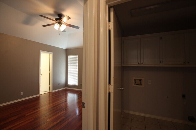 Building Photo - COMING SOON! Stunning 3 Bed 2 Bath Home in Lindale ISD!