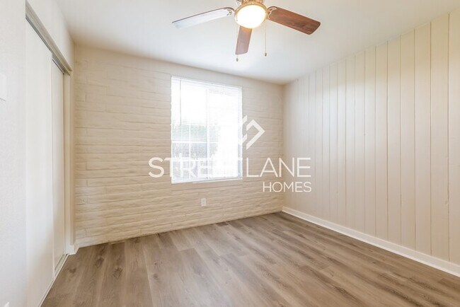Building Photo - REDUCED!
