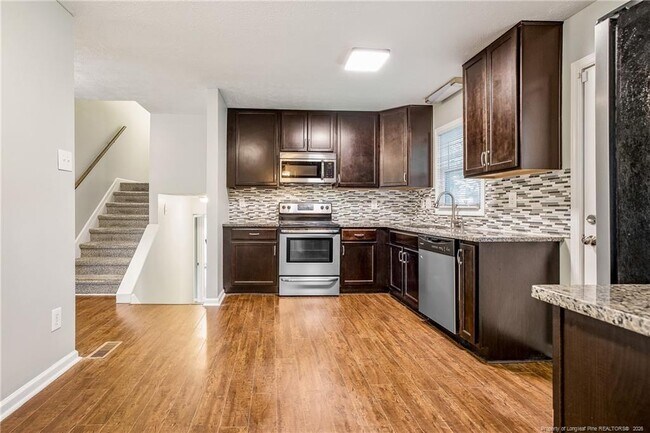 Building Photo - 221 Waxhaw Dr