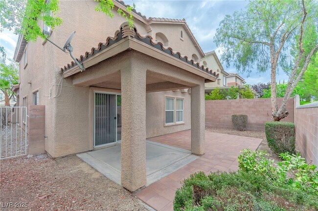 Building Photo - 776 Anacapri St