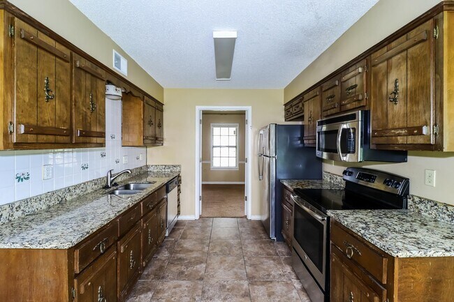 Building Photo - 3048 Ingleside Dr