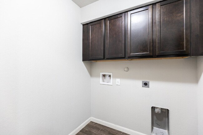Building Photo - 925 Cypress Ml