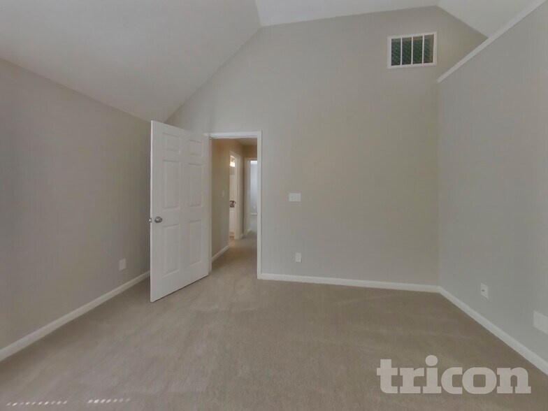 Building Photo - 5017 Gibbons Link Rd