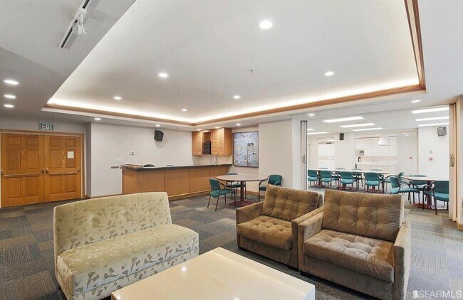 Building Photo - 240 Lombard St