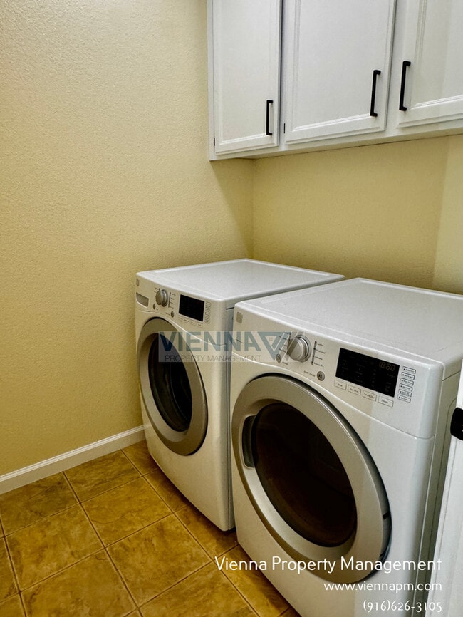 Building Photo - 829 Courtyards Loop