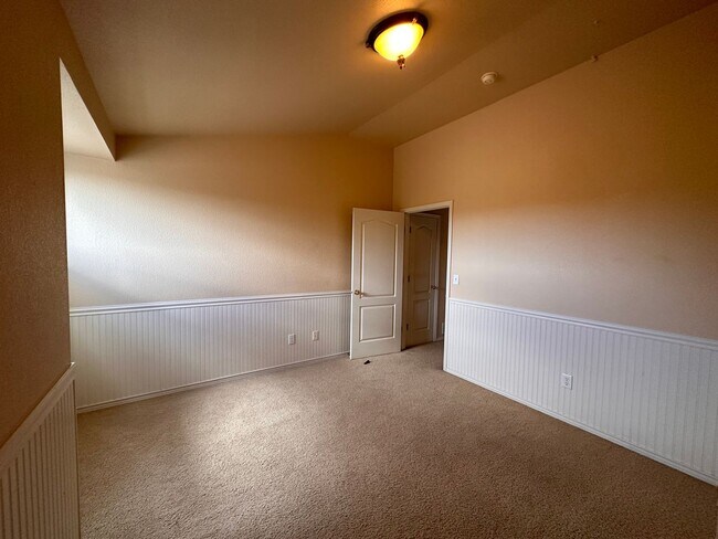 Building Photo - 2-Story in Pinecreek