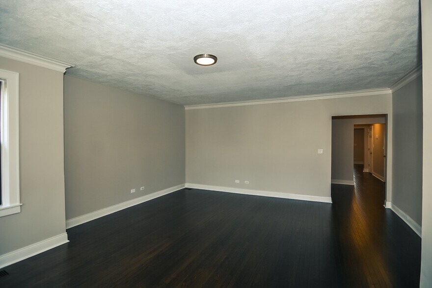 Building Photo - 4447 N Rockwell St