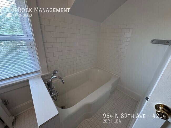 Building Photo - 954 89th Ave W