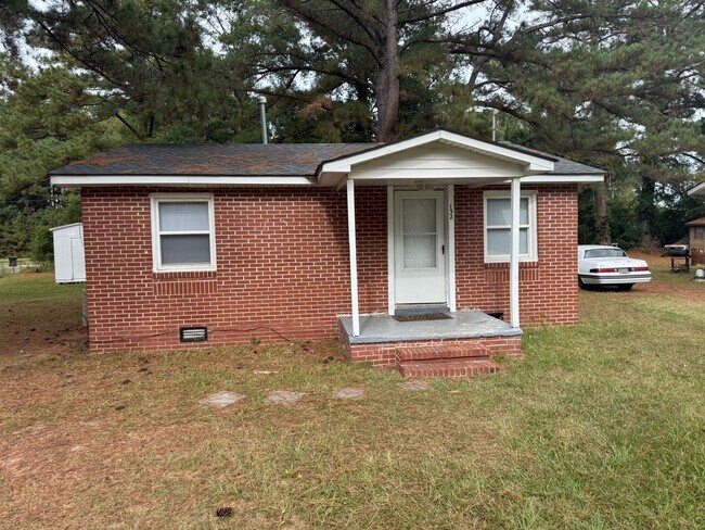 Building Photo - 2 Bedroom House in Sharpsburg - New Centra...