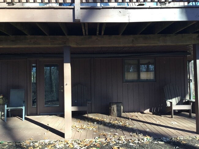 Building Photo - 850 Twin Oaks Dr
