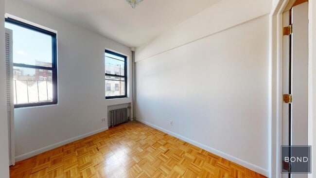 Building Photo - 164 Mott St