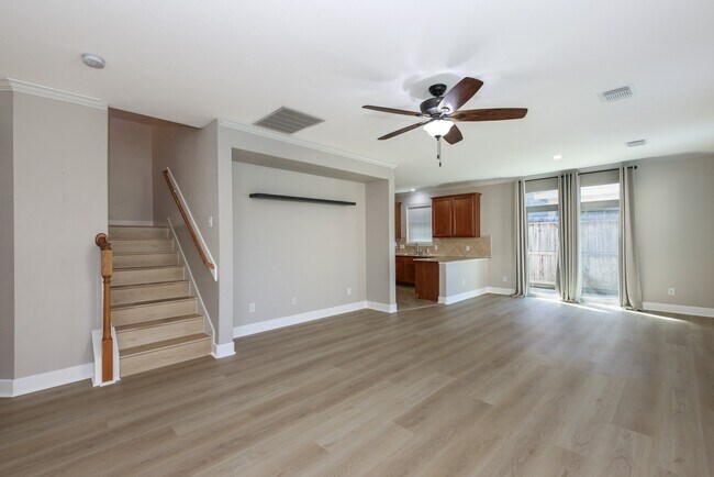 Building Photo - 16021 Summerville Lake Dr