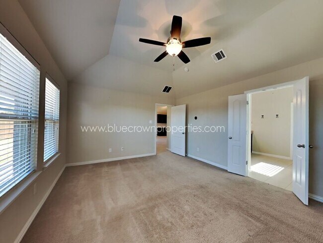Building Photo - 1618 Sherwood Dr
