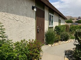 Building Photo - 1333 Vista Serena Ave