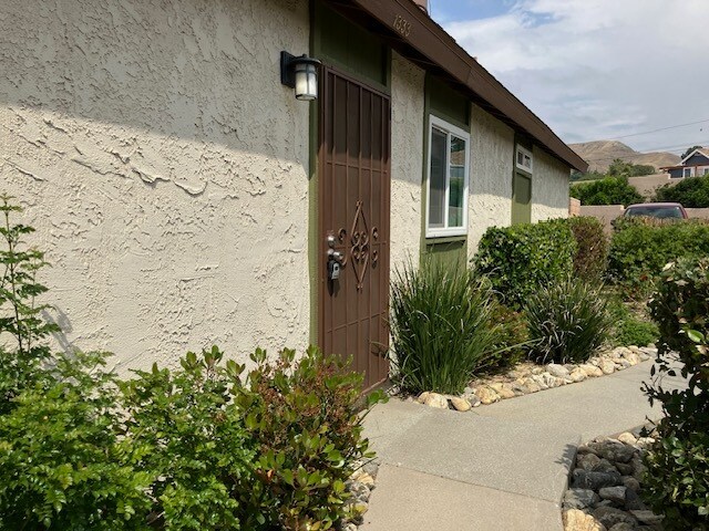 Primary Photo - 1333 Vista Serena Ave