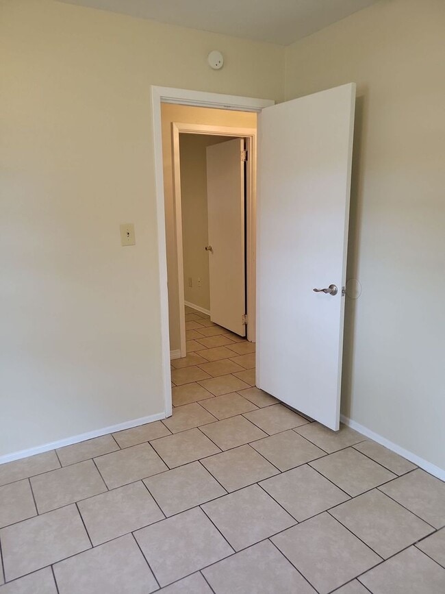 Building Photo - 3 BD 1.5 BA Ocean Springs Rental in the Go...