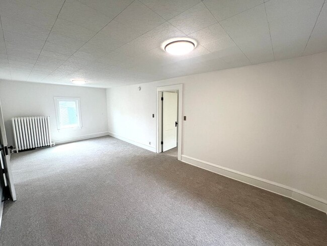 Building Photo - 3 Bedroom, 1 Bathroom Single-Family Home!