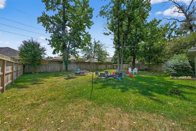 Building Photo - 6719 Woodland Oaks