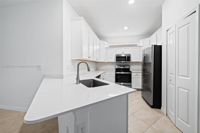 Building Photo - 2616 Vine Ave
