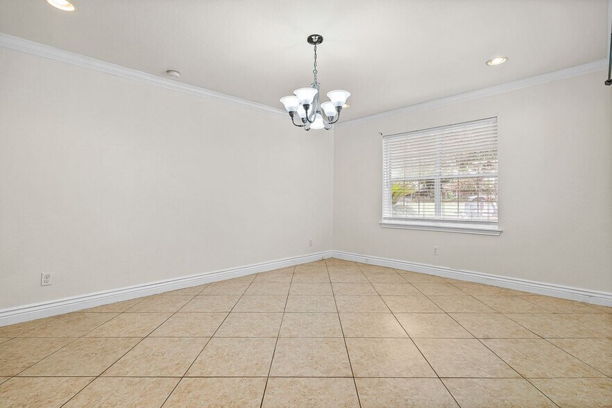 Building Photo - 9130 Windgarden Cir