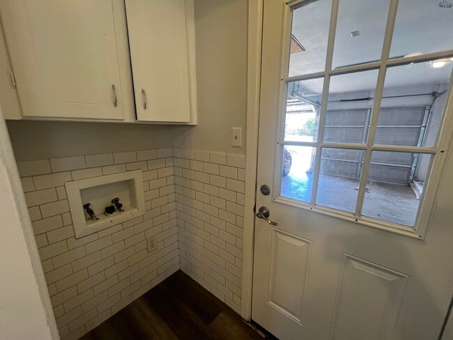 Building Photo - 2 Rene Cir