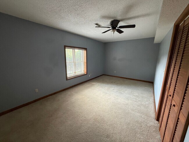 Building Photo - Big on Space. Big on Convenience. Big on Comfort.