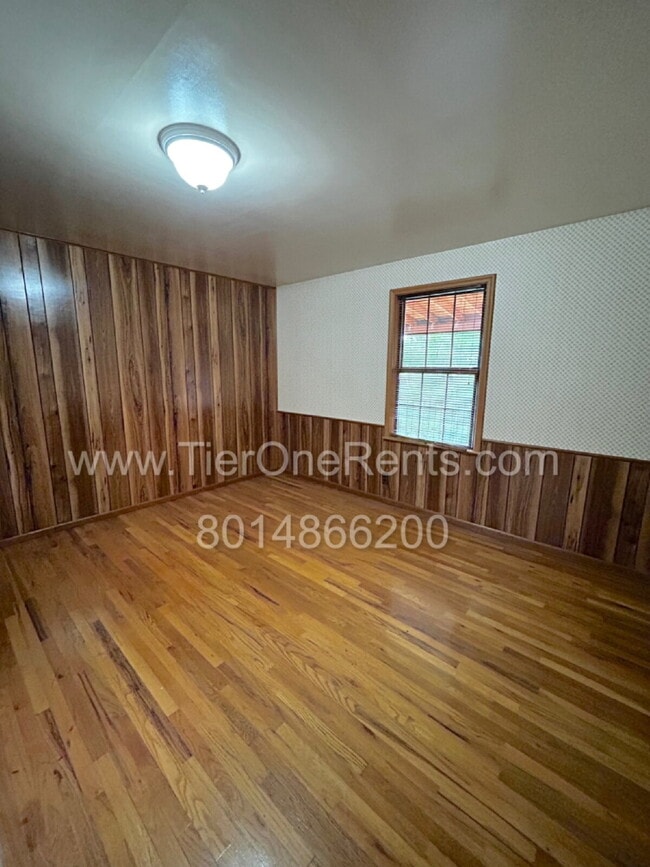 Building Photo - NO DEPOSIT option available for qualified renters!