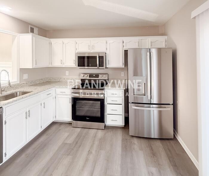 Building Photo - 918 SE Kingscross Rd