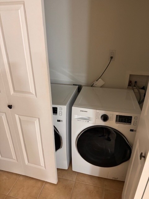 washer and dryer - 2333 Boylston Ave E
