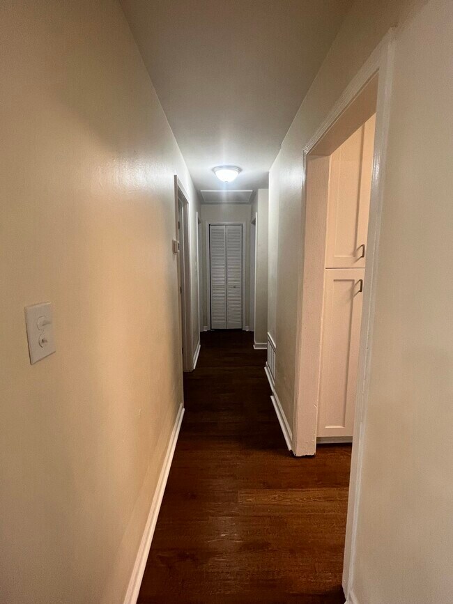 Building Photo - 3422 Miami Dr