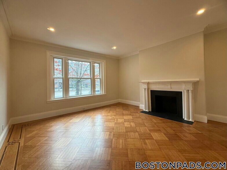 Building Photo - 1726 Beacon St