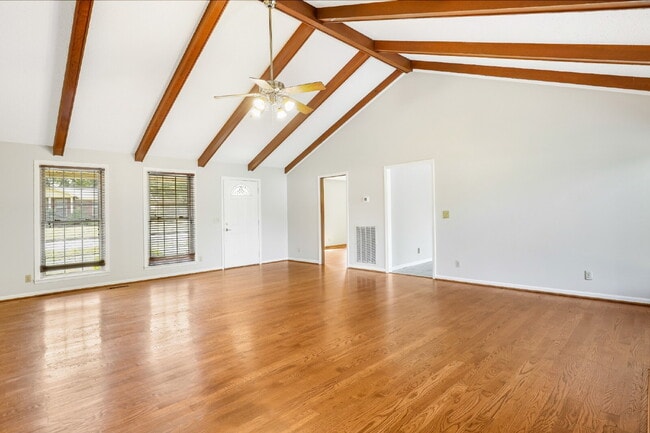 Building Photo - 3 Bedroom/2 Bathroom Home in Springfield