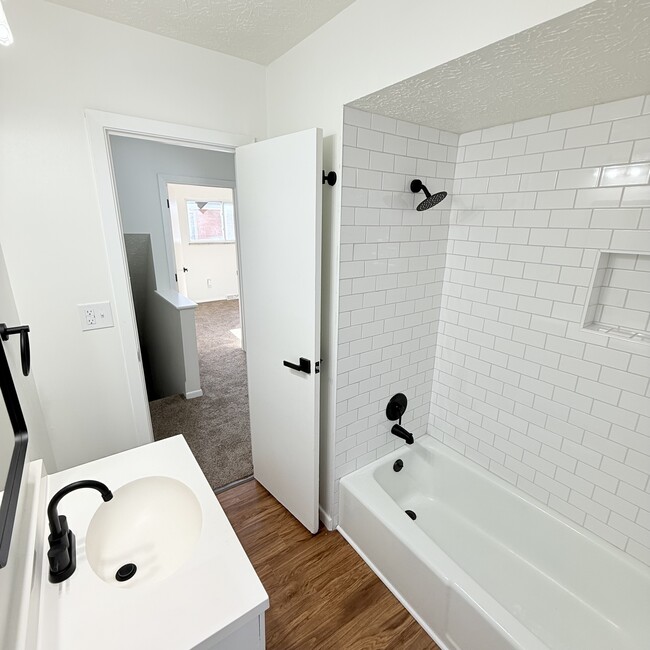 Building Photo - 235 Hamilton Ave