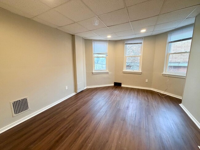 Building Photo - 1644 Westmont Ave