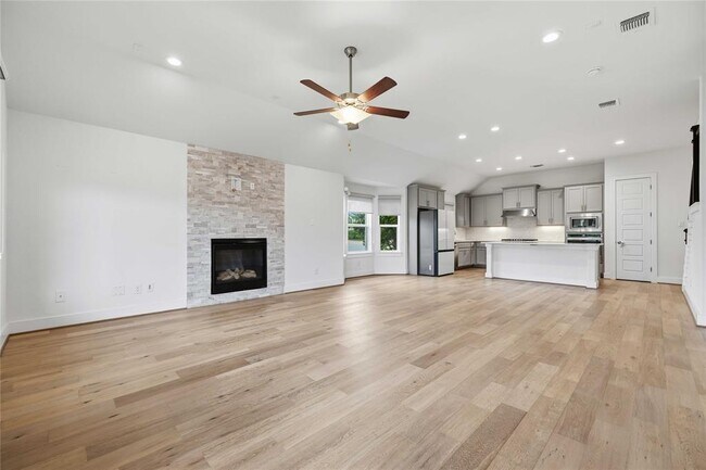 Building Photo - 401 Sitlington Ln