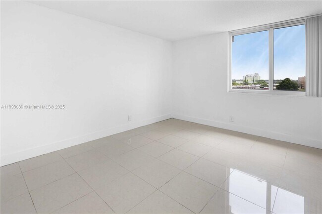 Building Photo - 9001 SW 77th Ave