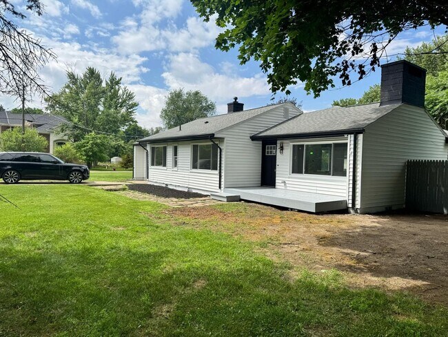 Building Photo - 2BD-1BTH HOME | NEWLY RENOVATED | WEST BLO...