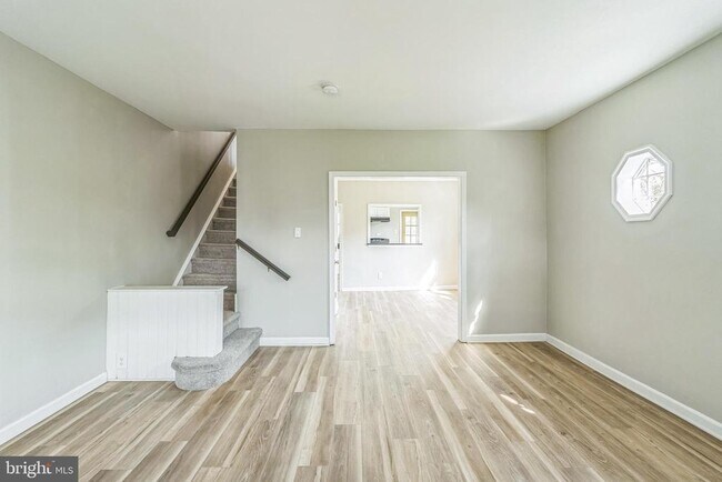 Building Photo - 557 9th Ave